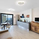 Con Vista Mare * نولي
